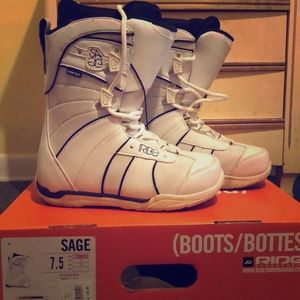 Ride snowboard boots - Women's. Size 7.5